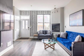 4 Bedroom 3 Bath Sleeps 10 Pet Friendly Private Backyard, 2 Car Garage, City Views, Close to all Stadiums and Casino